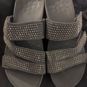 Vionic Sandals. Sold As A Bundle Of 3 Pairs